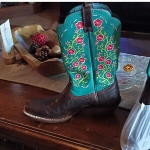 Ariat Women’s leather Turquoise Floral Embroidered Cowboy Boots